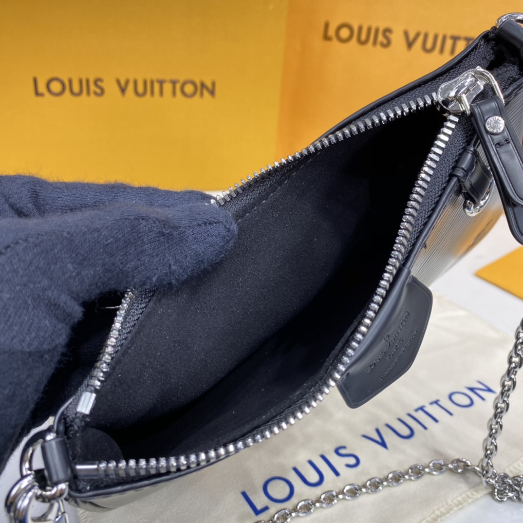 Louis Vuitton EASY POUCH ON STRAP Handbag Epi Leather M80471 Black